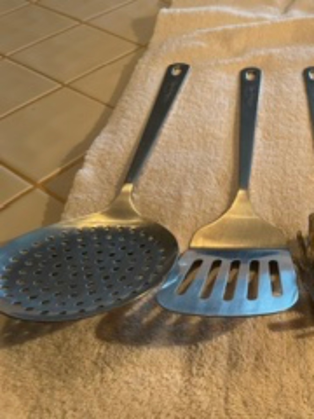 EUC WOLFGANG PUCK Bistro Collection Stainless Steel Utensil Set (4) - Picture 3 of 7